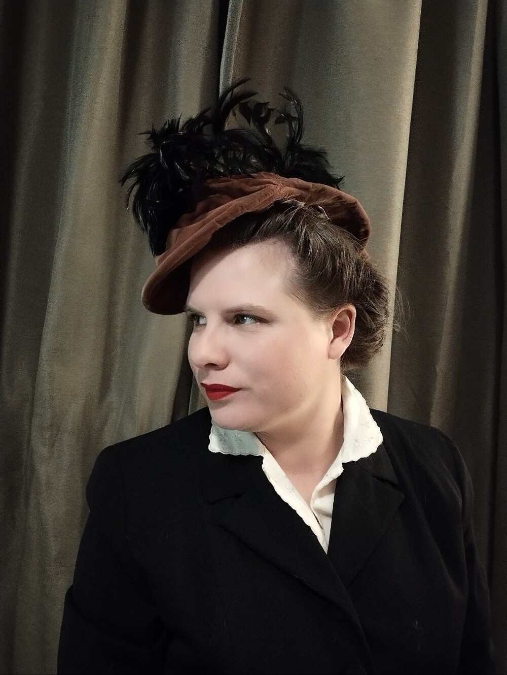 1940s Feather And Velvet Tilt Hat - Picture 8 of 8